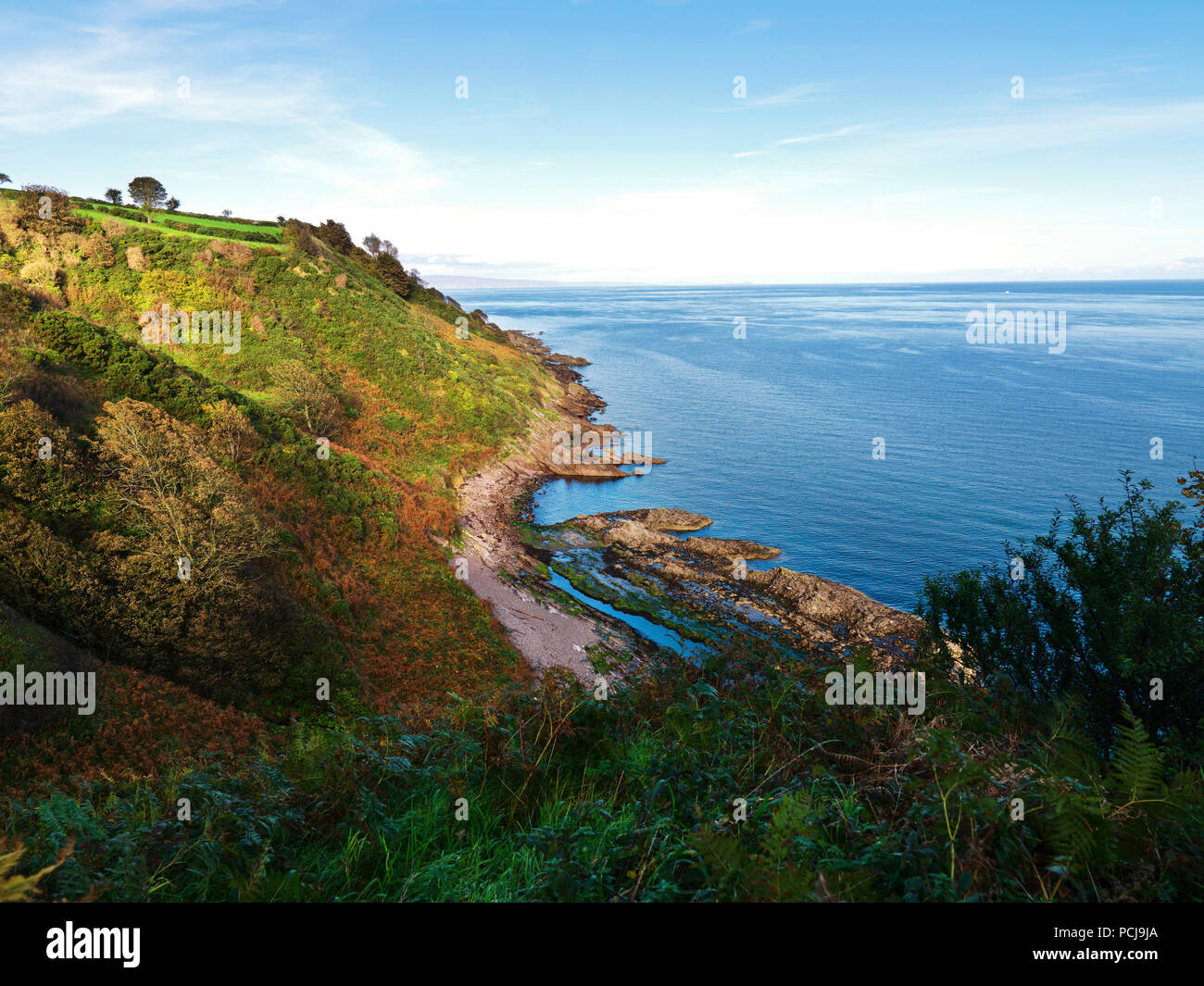 Cliff Walk en Cushendall costera Foto de stock