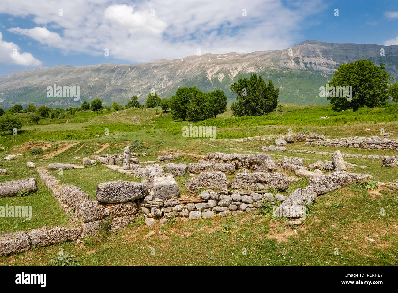 Sitio arqueológico de Antigoneia, Antigonea, Lunxheria Antigonë, Montañas, Qar Gjirokastër, Gjirokastër, Albania Foto de stock