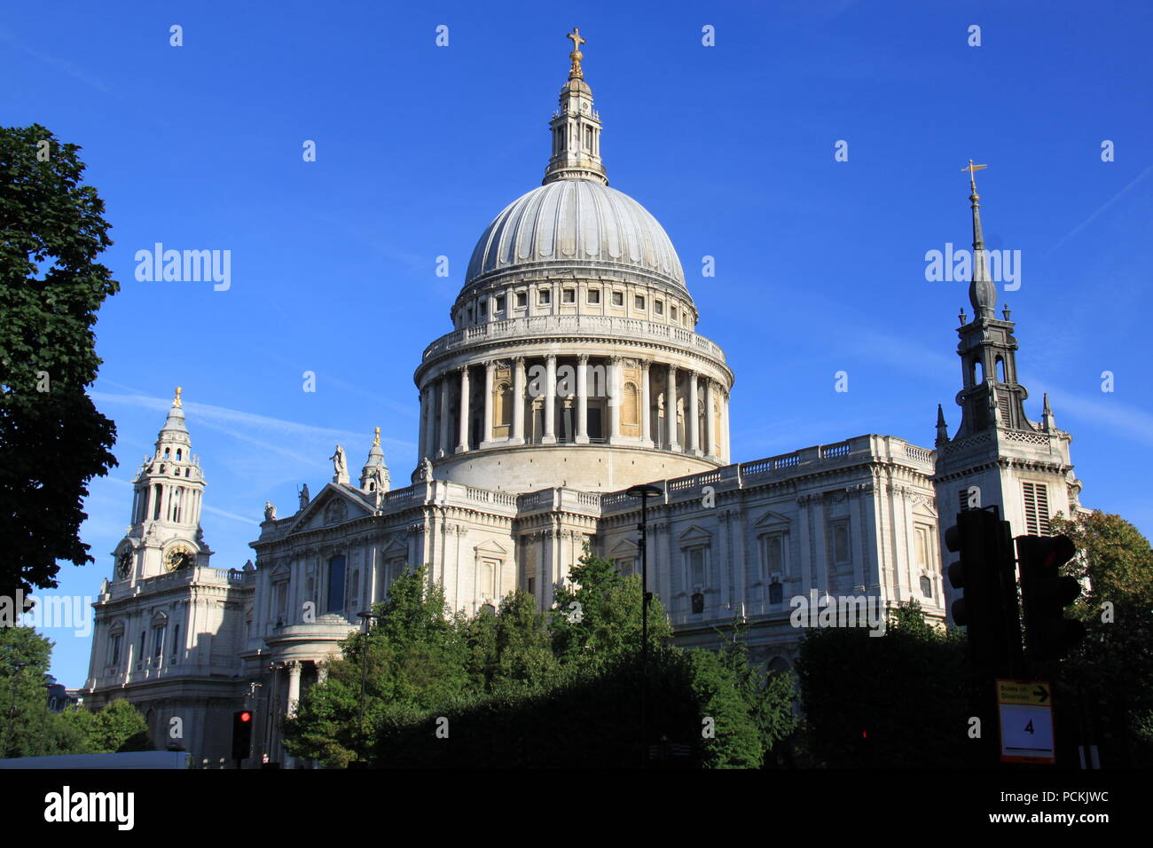 La Catedral de St Paul icónica en Ludgate Hill, Londres (diseñado por el aclamado arquitecto inglés Sir Christopher Wren) del Reino Unido, Peter Grant Foto de stock