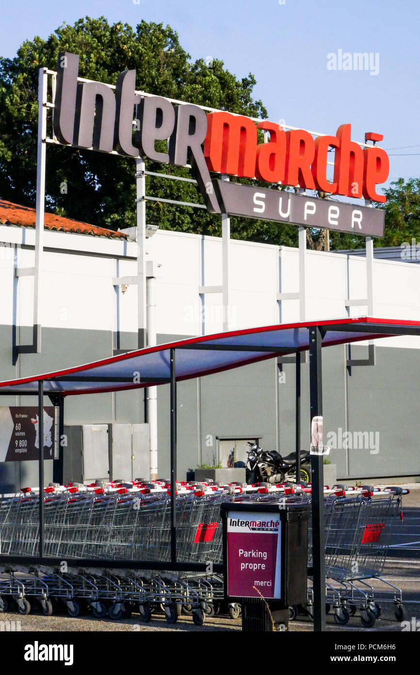 Supermercado Intermarché, Saint-Maximin la Sainte Baume, Var, Francia Foto de stock