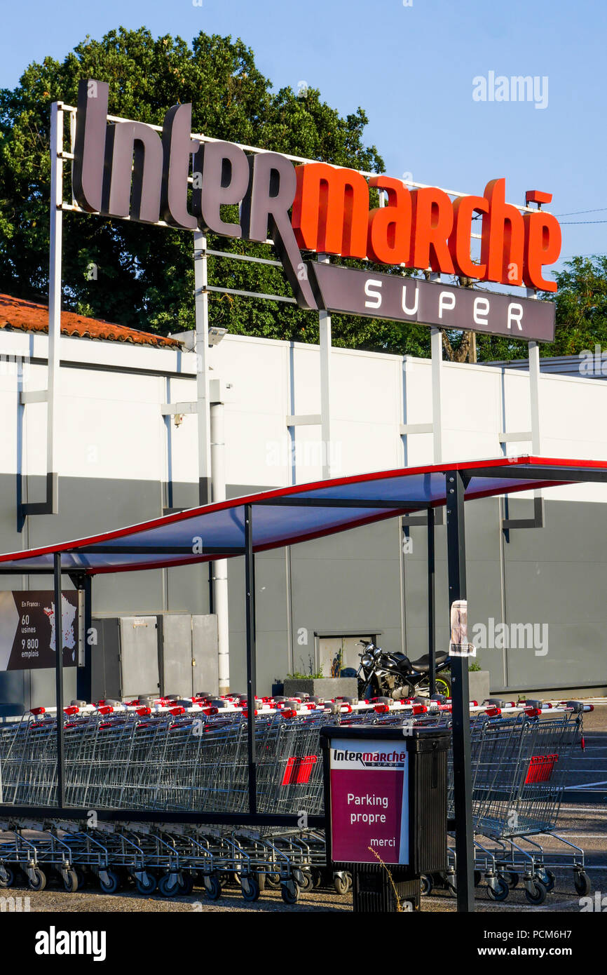 Supermercado Intermarché, Saint-Maximin la Sainte Baume, Var, Francia Foto de stock