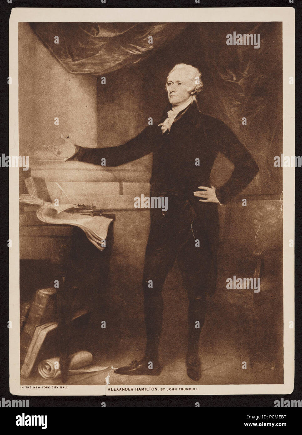Alexander Hamilton, retrato de longitud completa, de pie, mirando hacia la izquierda en la cadera izquierda, el brazo derecho extendido hacia afuera, libros y papeles junto a él Foto de stock