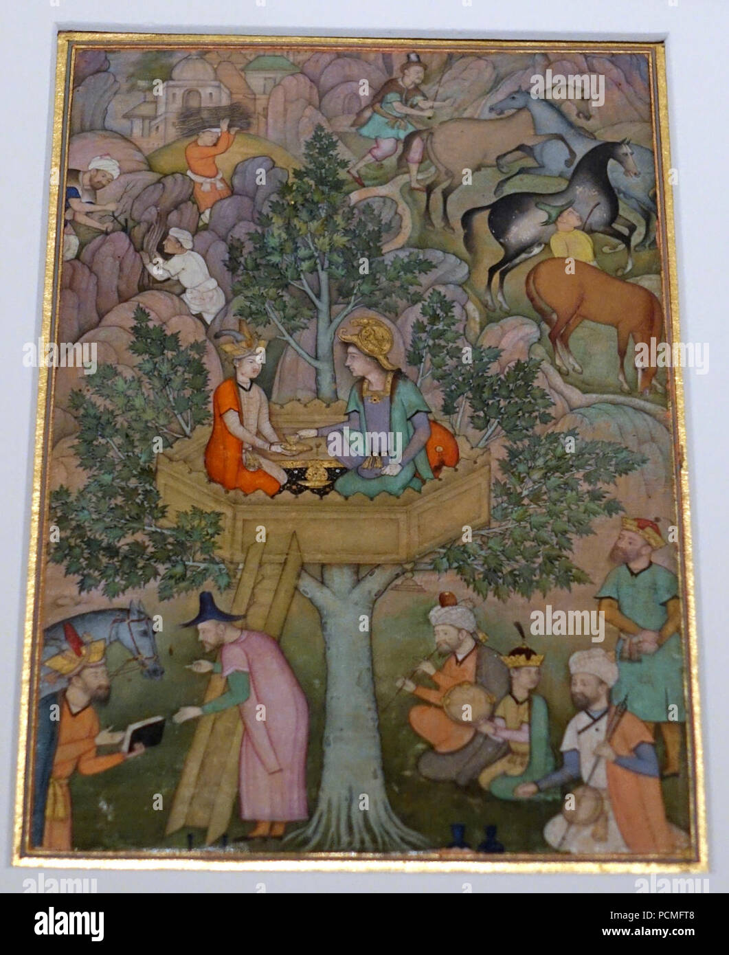 Alejandro Magno en un árbol pavilion, folio de Haft Awrang (Siete tronos) por Jami, India, 1610-1620 AD, oro y acuarela sobre papel. Foto de stock