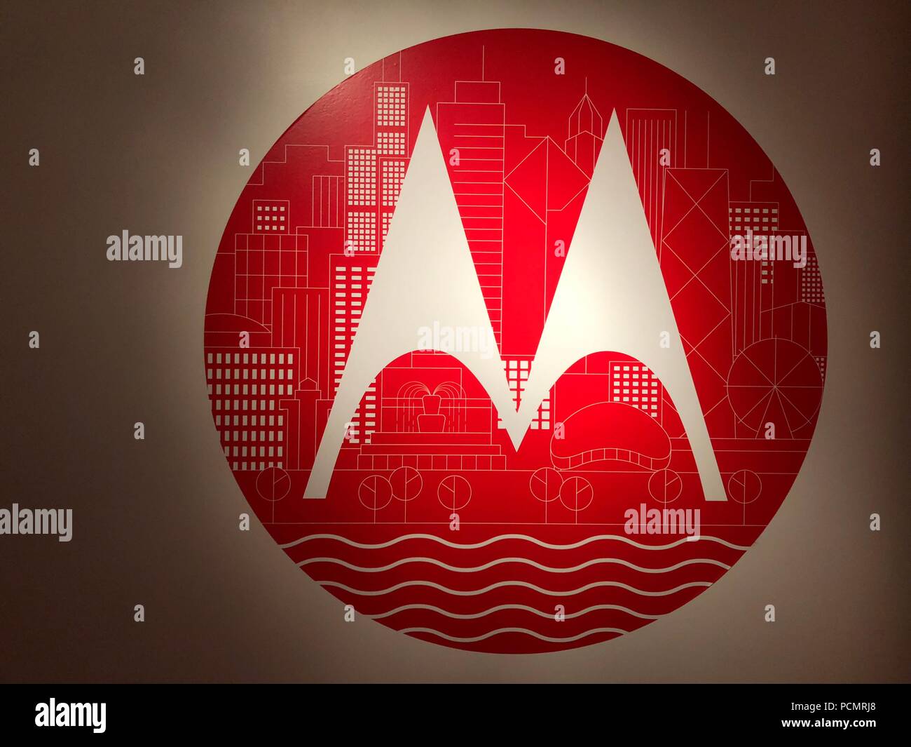 pix El Logo De Motorola https www alamy es chicago illinois ee uu 02nd ago 2018 el logotipo de motorola fotografiados en la sede de la empresa de telefonia movil motorola smartphone fabricante y proveedor de telefonia movil verizon planea lanzar un 5g de solucion en los ee uu a principios de 2019 el jueves 02 de agosto de 2018 motorola anuncio un nuevo smartphone el moto z3 asi como un 5g de extensiones de hardware esto permite una conexion de datos que se creo en la quinta generacion de red movil credito christoph dernbach dpa alamy live news image214357872 html