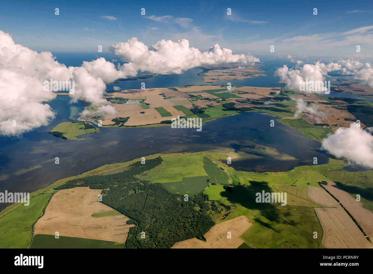 Vista aérea, nubes, Ummanz, Rügen, Mecklenburg-West Pomerania, Alemania, Europa Foto de stock