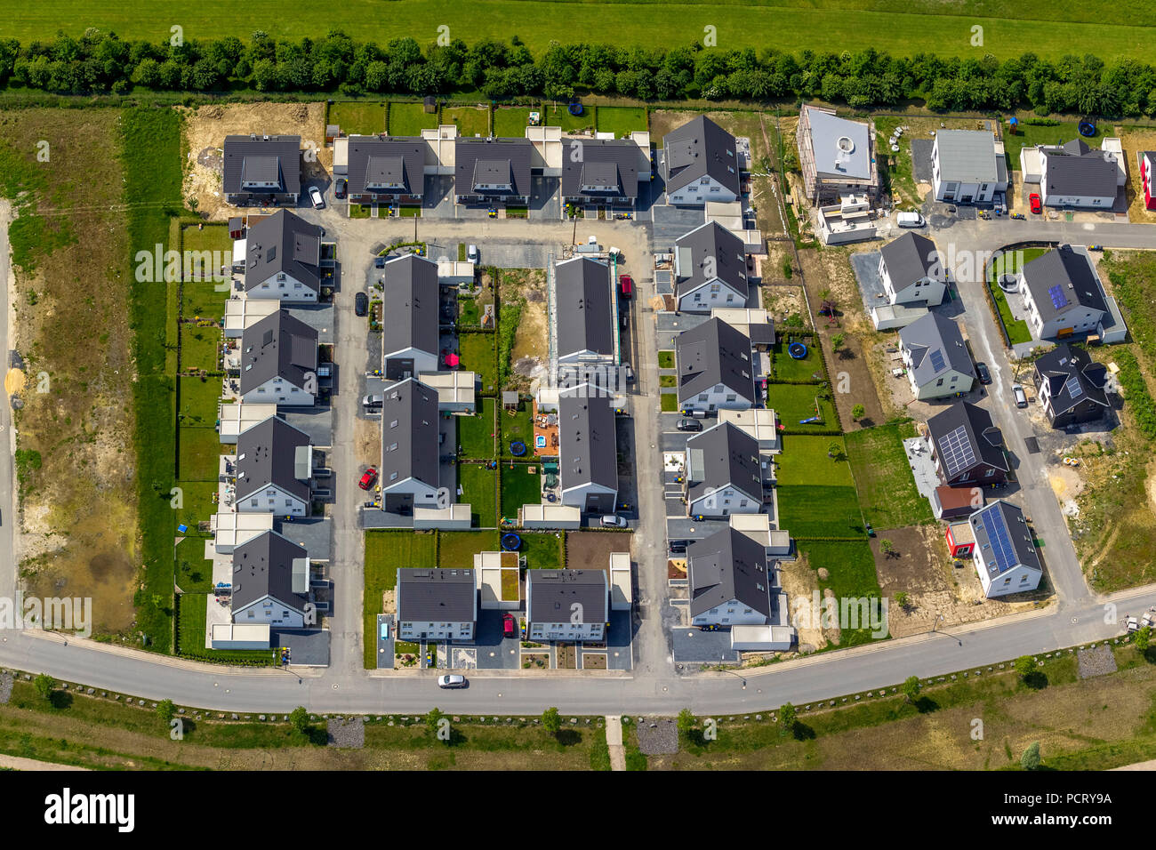 Casas unifamiliares, casas adosadas, remodelación y transformación de la tierra, el sitio del antiguo cuartel del ejército británico del Rin, área de reurbanización Hohenbuschei, antiguo campamento 10 zona militar, Dortmund, área de Ruhr Foto de stock