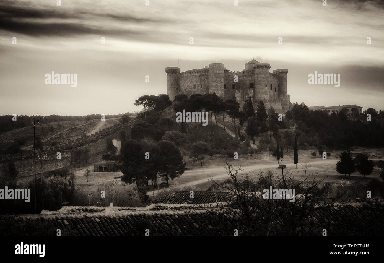 Belmonte, provincia de Cuenca, Castilla-La Mancha, Spain. Castillo gótico-mudéjar del siglo xv. Foto de stock