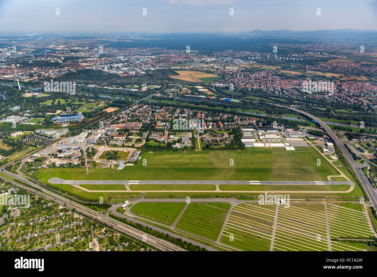 El aeropuerto de la ciudad de Mannheim, aeródromo, aviación general, Mannheim, Baden-Wurtemberg, Alemania Foto de stock