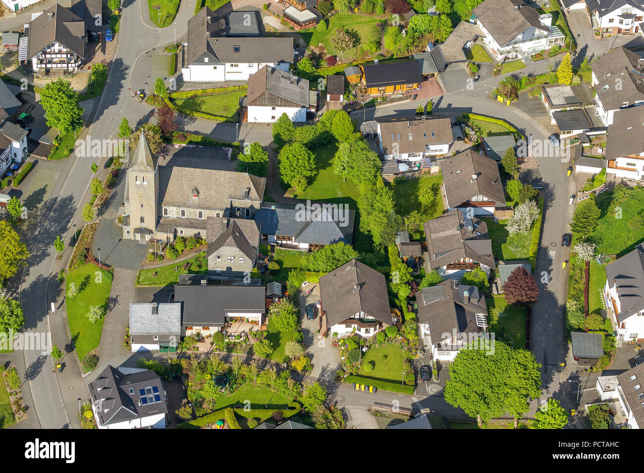 Oberveischede, quizás en el futuro pueblo de Oro 2013, Vista aérea de Olpe Foto de stock