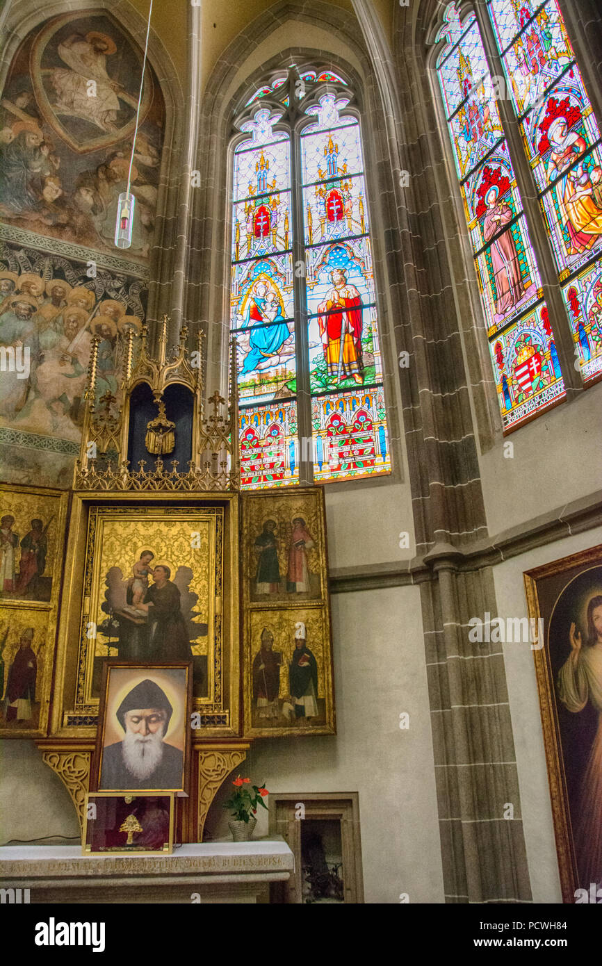 La Catedral de Santa Isabel es una catedral gótica en Košice.Es la mayor iglesia de Eslovaquia y La Catedral de Santa Isabel es una catedral gótica en Košice.Es la mayor iglesia de Eslovaquia y