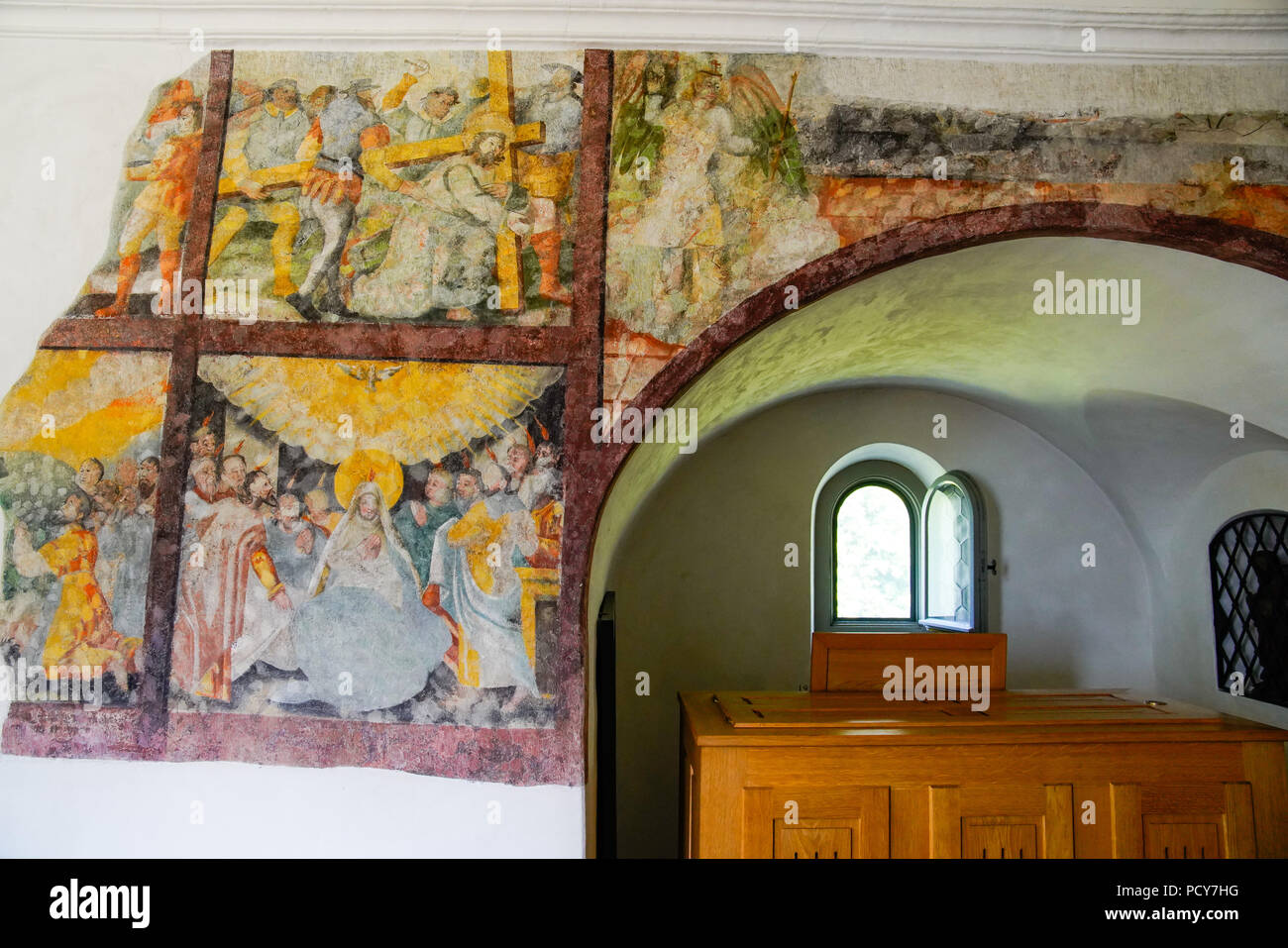 Frescos dentro de la capilla de Saint Joder, Wolfenschiessen, Engelbergertal, Swotzerland. Foto de stock