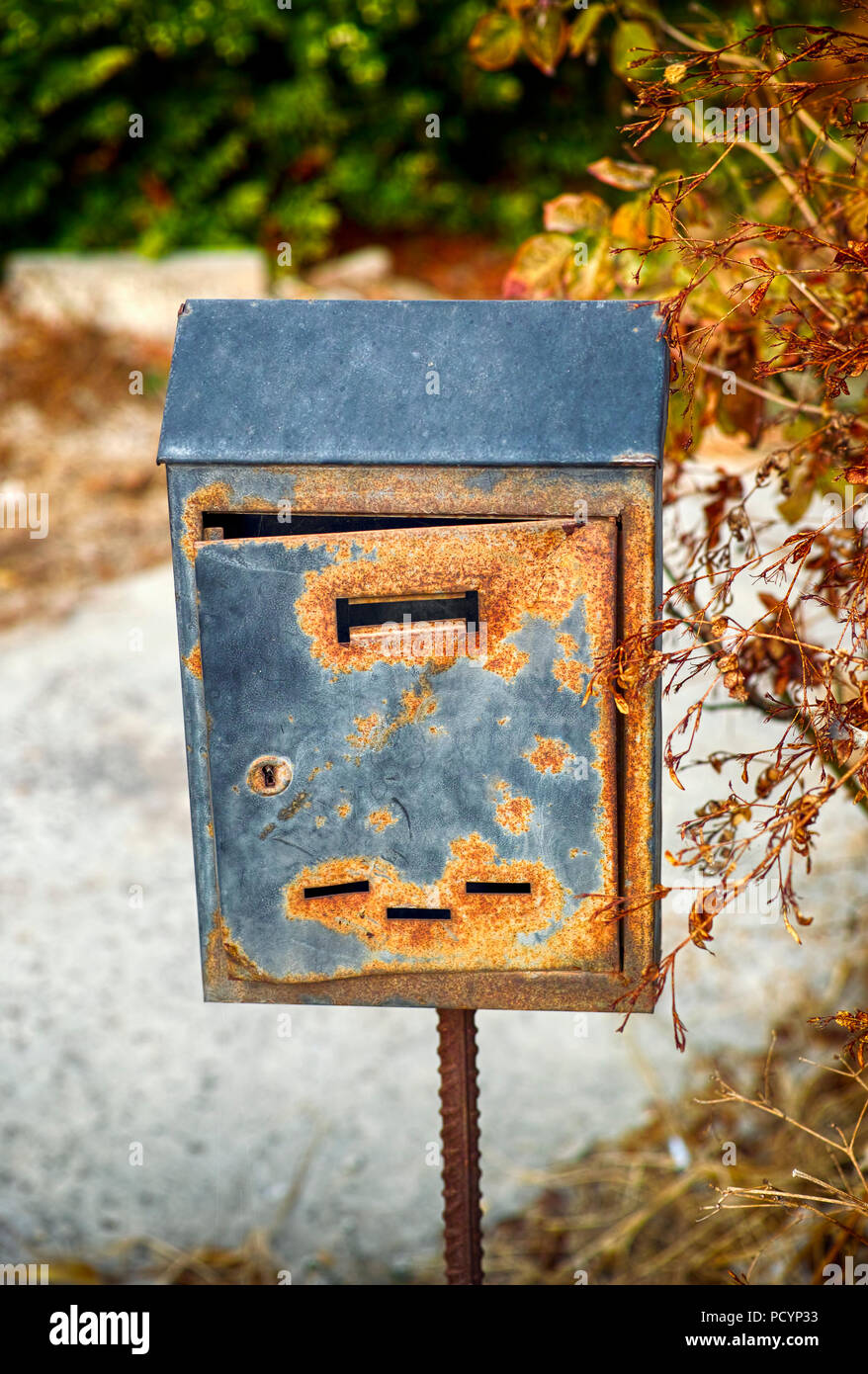 Buzón de correo antiguo fotografías e imágenes de alta resolución - Alamy