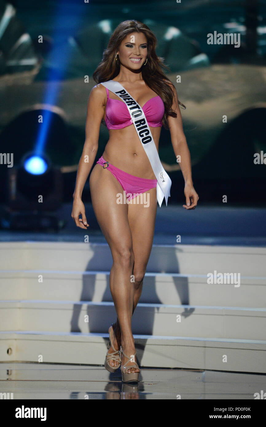 MIAMI, FL - Enero 21: Miss Puerto Rico Gabriela Berrios 2014 compite en la  63 edición anual de Miss Universo la competencia preliminar y el traje  nacional Show, celebrada en EE.UU. Century