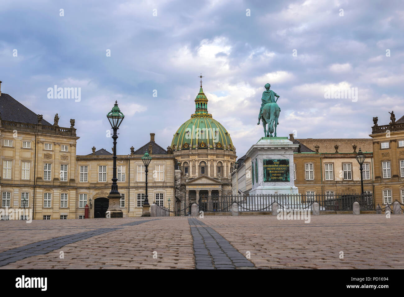 El horizonte de la ciudad de Copenhague en el Palacio Amalienborg, Copenhague, Dinamarca Foto de stock