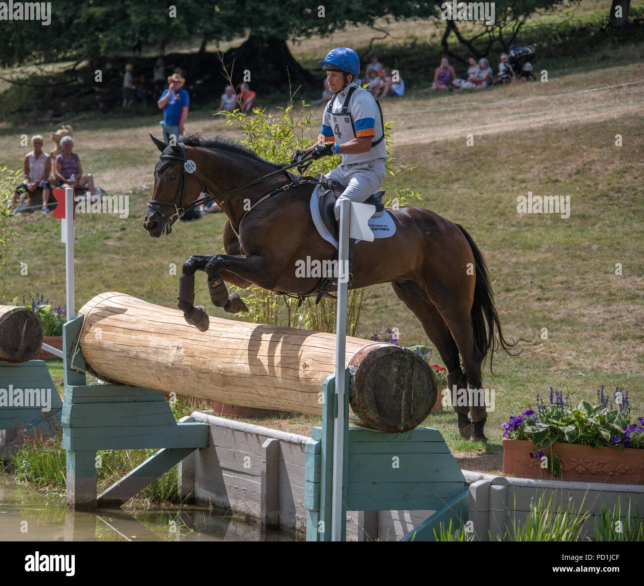 Gatcombe Park Gloucestershire Magic millones Festival British Eventing.Francisco Whittington & Imp en el agua precipitada durante Magic millones British Open Championships 2018 Foto de stock