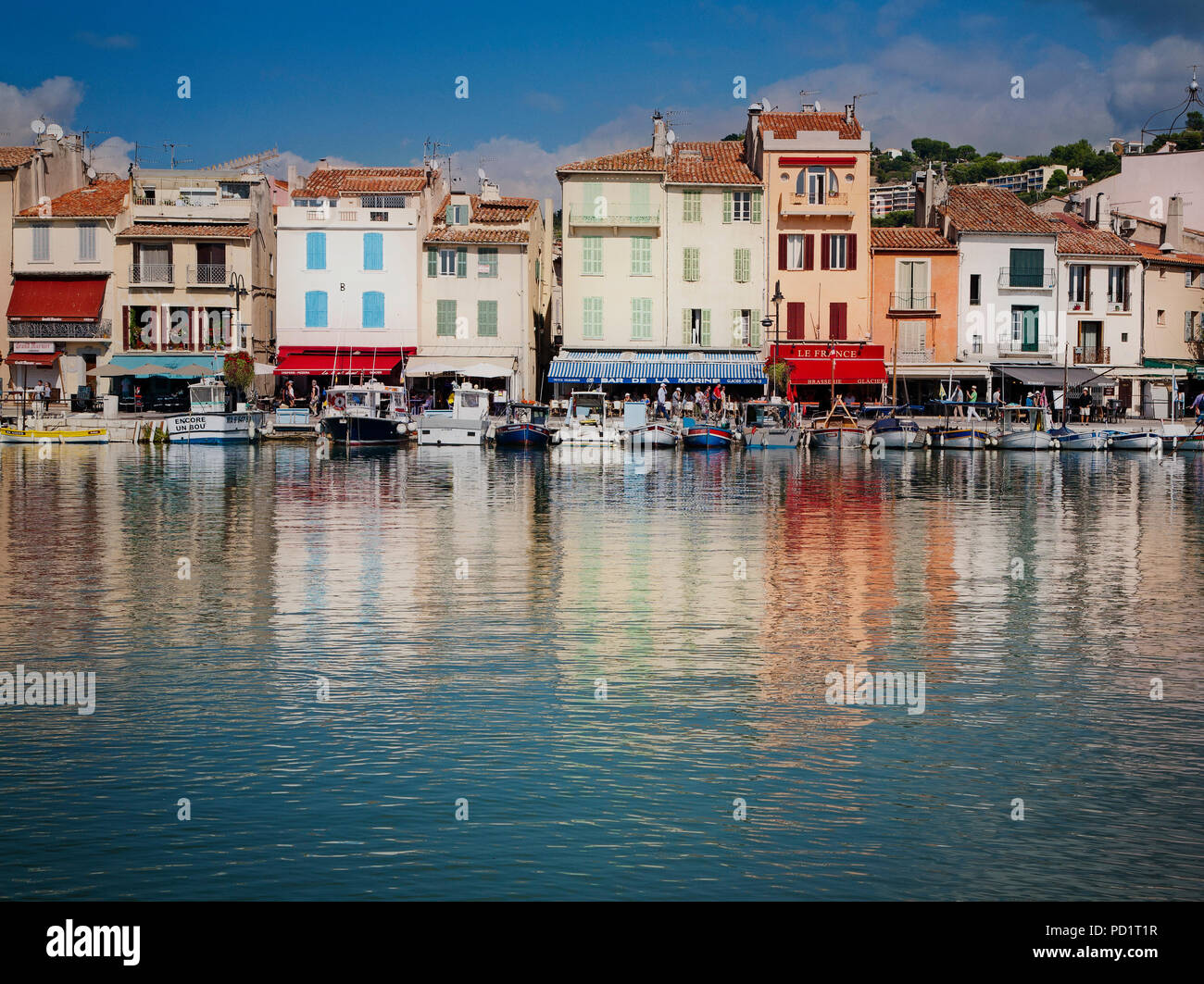 El puerto de Cassis, Francia, en la Cote d'Azur. Foto de stock