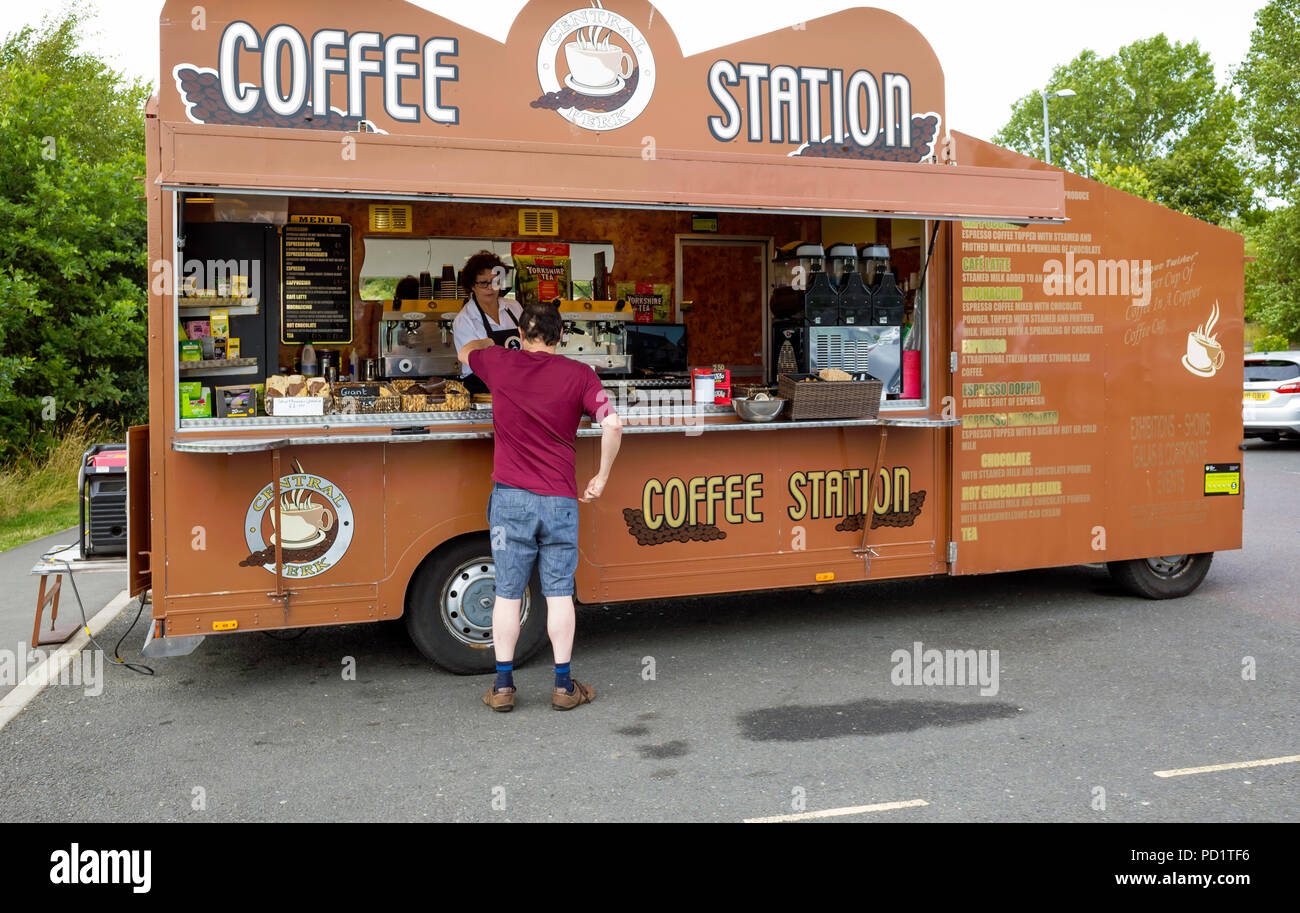 Mobile coffee stall fotografías e imágenes de alta resolución - Alamy