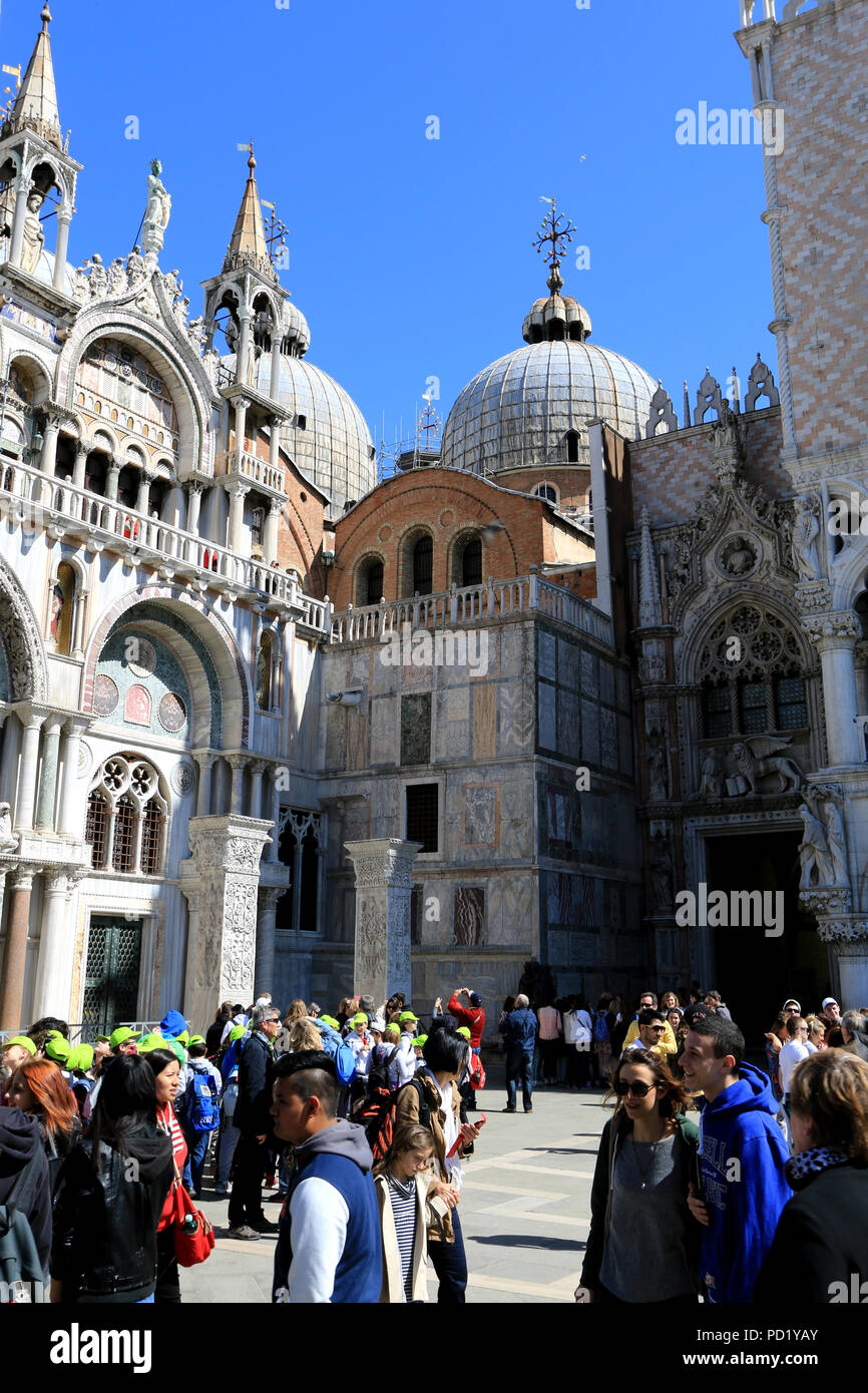 Basílica Patriarcale Cattedrale di San Marco en Venecia, Italia, mejor conocido como el Duomo San Marko o la Basílica de San Marcos Foto de stock