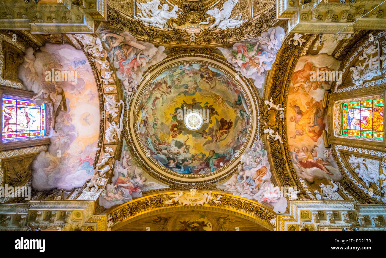 La cúpula de la Iglesia de Santa Maria della Vittoria, en Roma, Italia  Fotografía de stock - Alamy