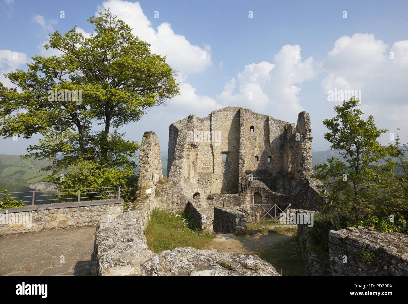 Las ruinas del castillo de Canossa, Emilia-Romaña, Italia Foto de stock