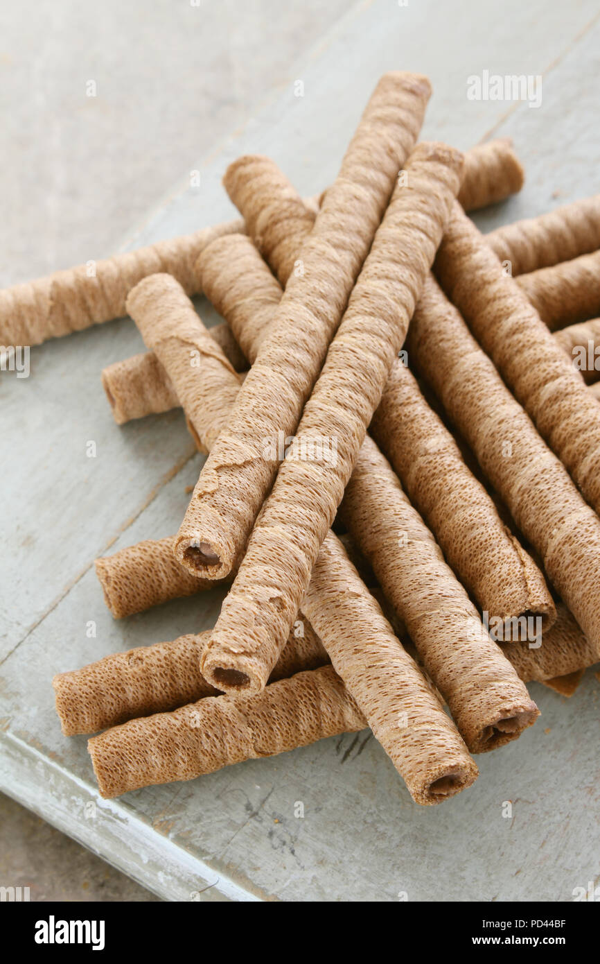 Rellenos de chocolate galletas wafer Fotografía de stock - Alamy