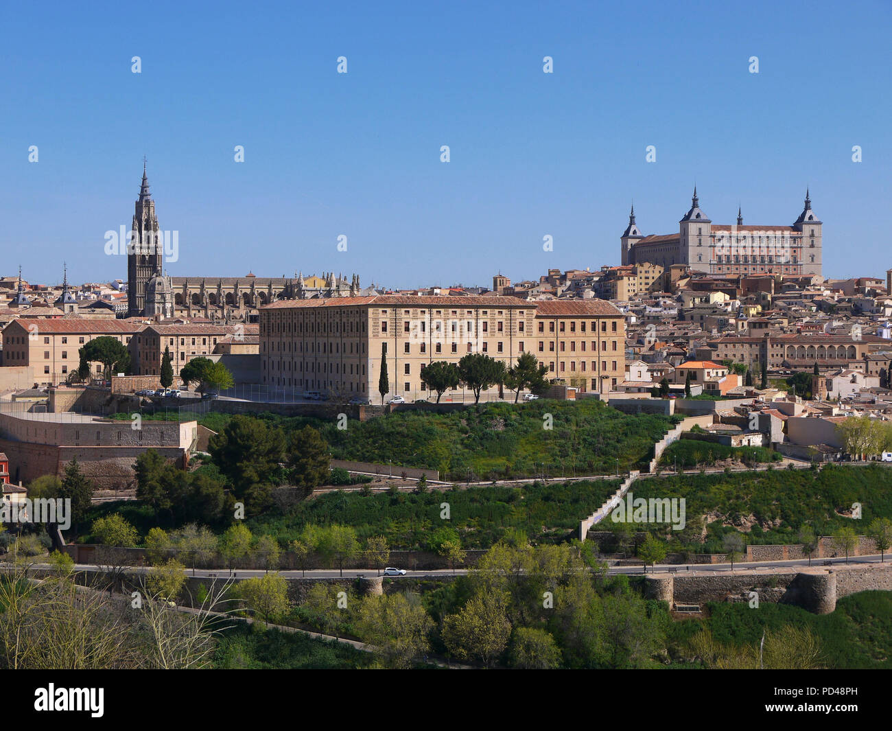 Vista panorámica del casco medieval de la ciudad de Toledo, España Foto de stock