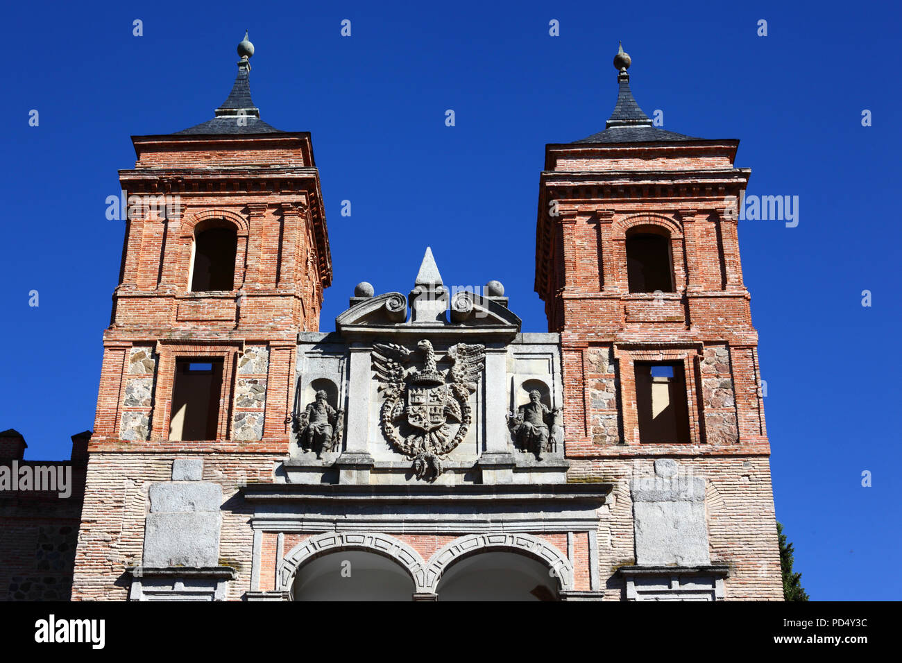 Puerta del Cambrón gateway y el escudo del rey Felipe II / Rey Felipe II, Toledo, Castilla-La Mancha, Spain Foto de stock