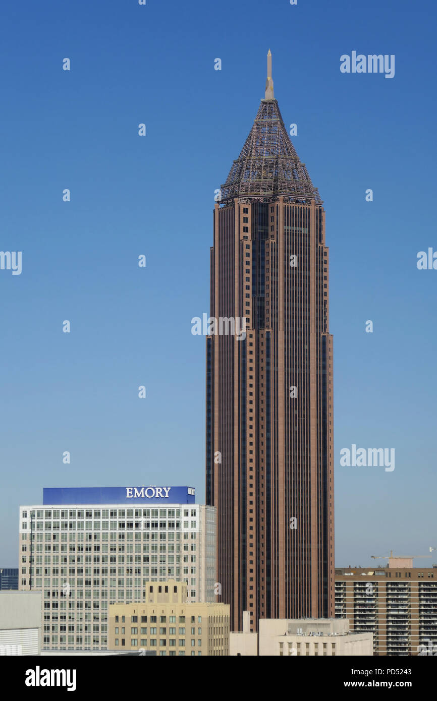 ATLANTA, Georgia-FEB 1, 2017: Bank of America Plaza es un rascacielos situado entre Midtown Atlanta y el centro de Atlanta Foto de stock