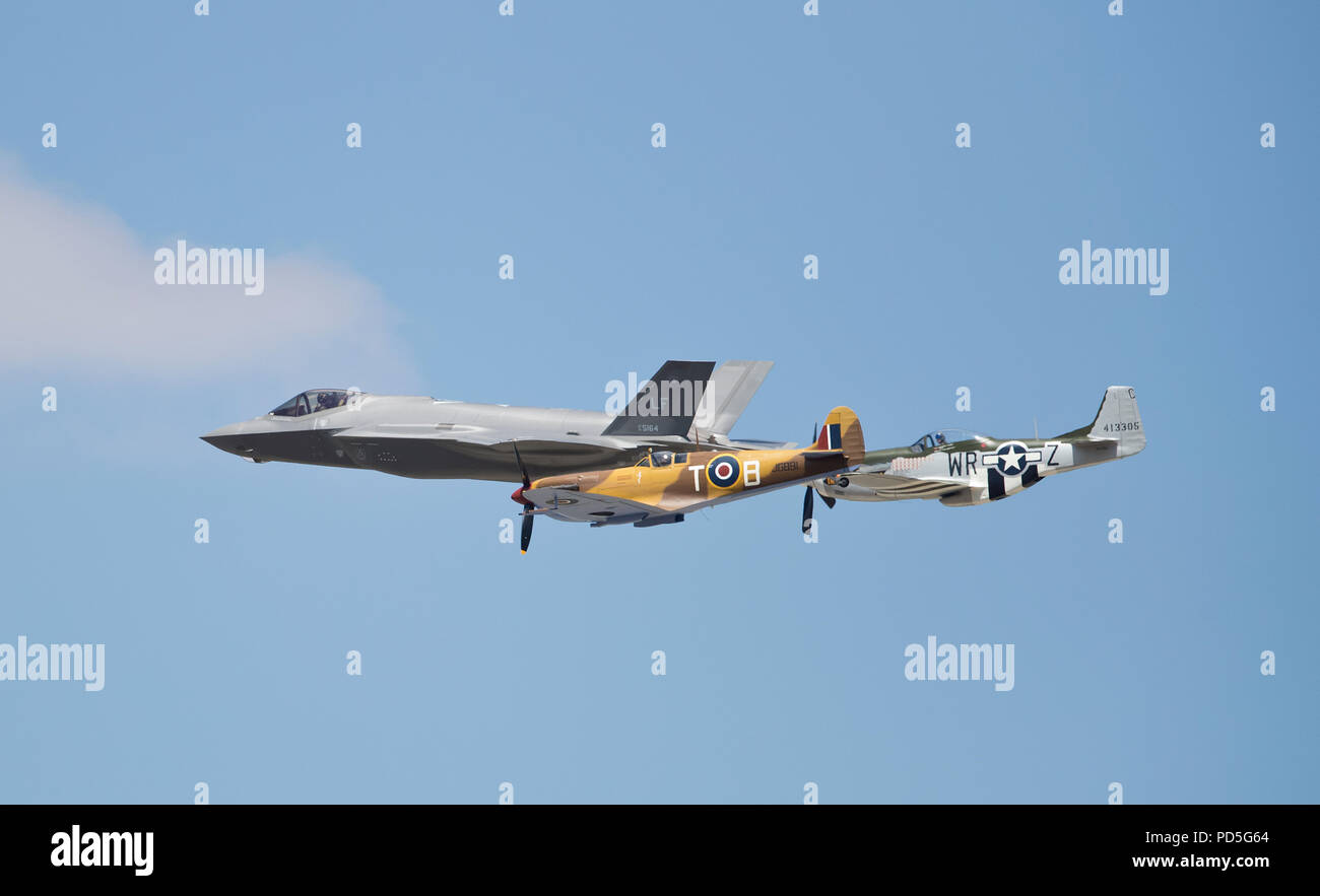 Vuelo en el patrimonio de la USAF 2018 RIAT air show, Fairford, Gloucestershire, UK Foto de stock