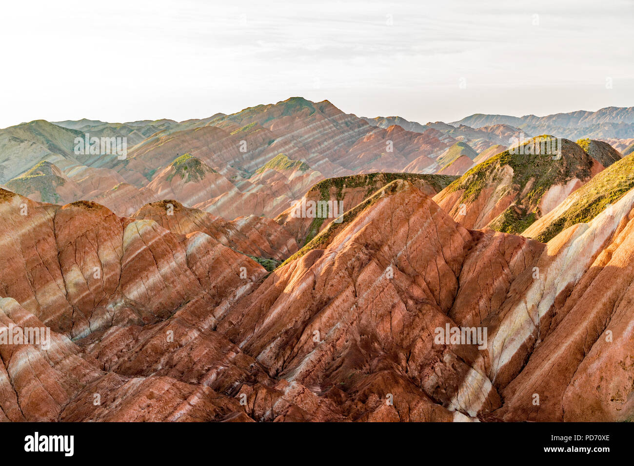 En las capas de rocas Danxia Zhangye Landform Foto de stock