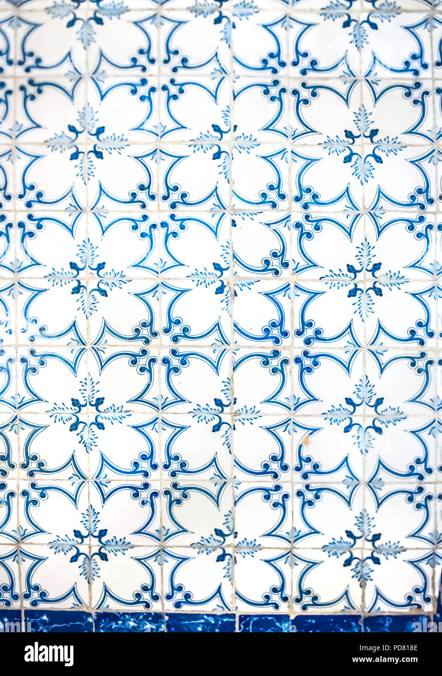 Azulejos de cerámica azul y blanca de San Juan Bautista, Iglesia, Ein  Karem, lugar de nacimiento de San Juan, cerca de Jerusalén Fotografía de  stock - Alamy