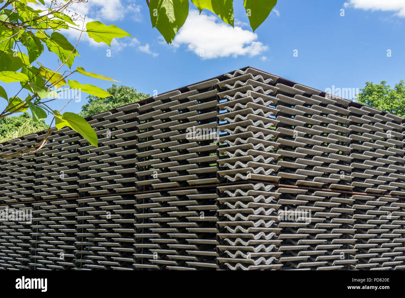 Serpentine Gallery pavilion anual de verano diseñado por mexicana Frida Escobedo. 2018 Londres, Inglaterra, Reino Unido, Europa Foto de stock