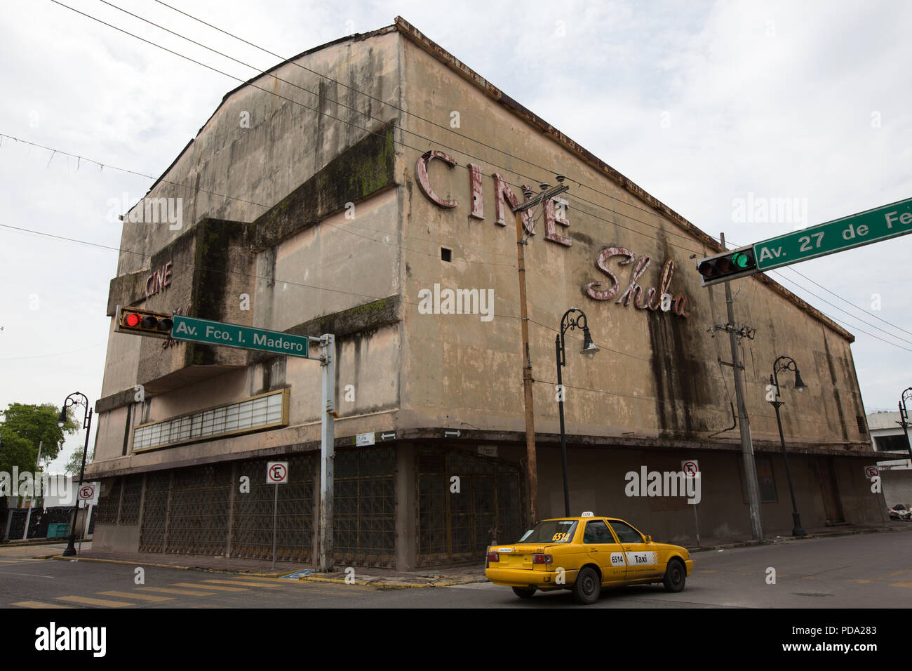 Sheba de cine en el centro histórico de Villahermosa, estado de Tabasco, México el 17 de junio de 2018. Crédito de la foto por Bénédicte Desrus Foto de stock