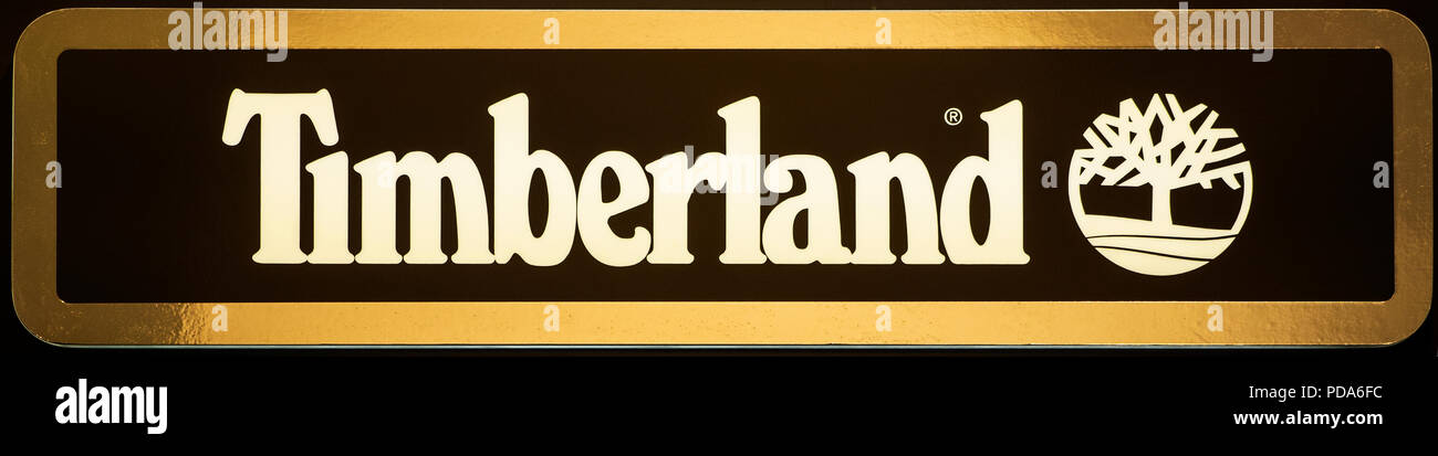 Timberland logo fotografías e imágenes de alta resolución - Alamy