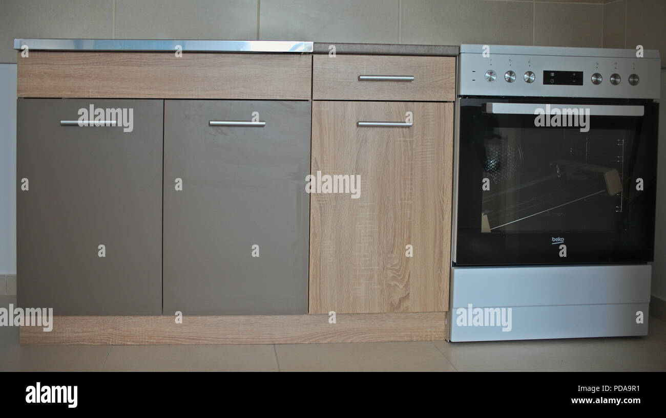 Nuevos muebles de cocina, estufa eléctrica y closeup Foto & Imagen ... Nuevos muebles de cocina, estufa eléctrica y closeup Foto & Imagen ...