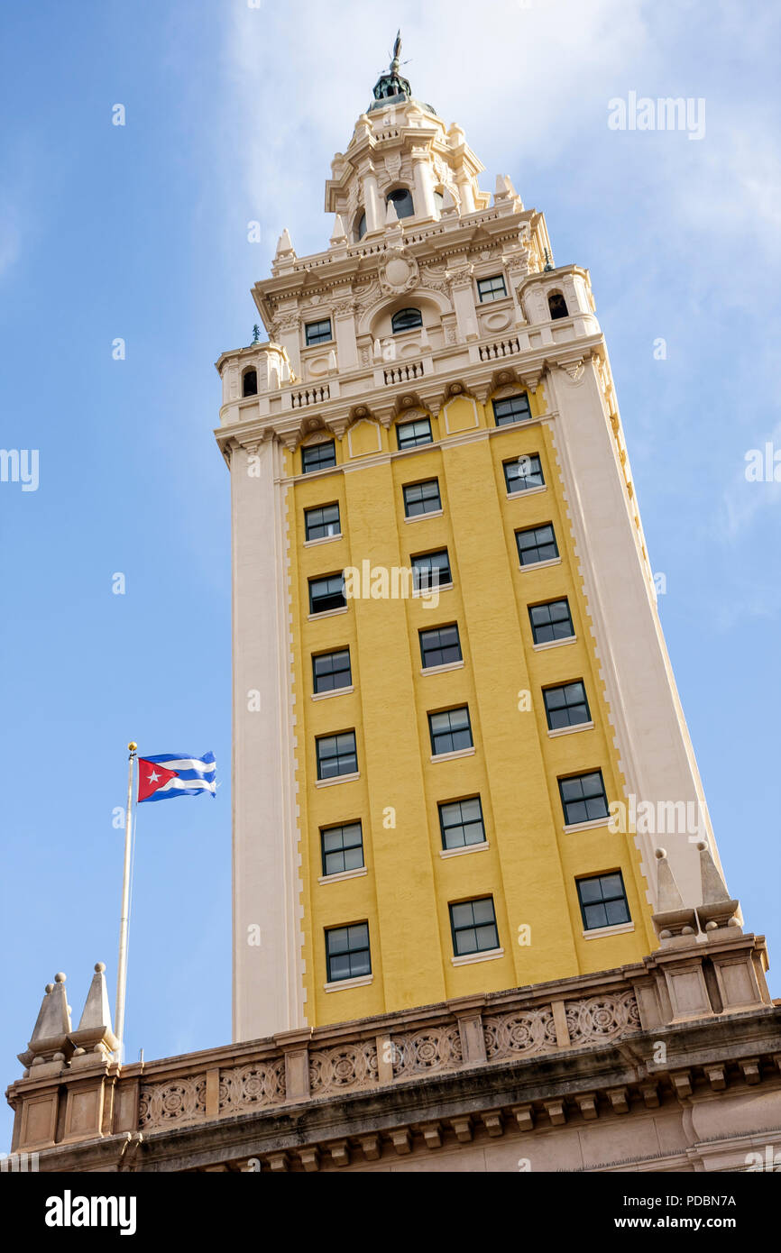 Miami Florida,Biscayne Boulevard,Freedom Tower,arquitectura Renacimiento español,Schultze & Weaver,construido en 1925,ornamentado,símbolo. Refugiados cubanos, exi Foto de stock
