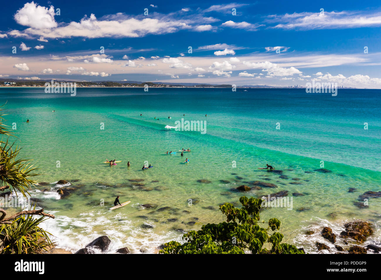 COOLANGATTA, AUS - 01 de mayo de 2017, Coolangatta Beach y Rainbow Bay, Gold Coast, Queensland, Australia Foto de stock