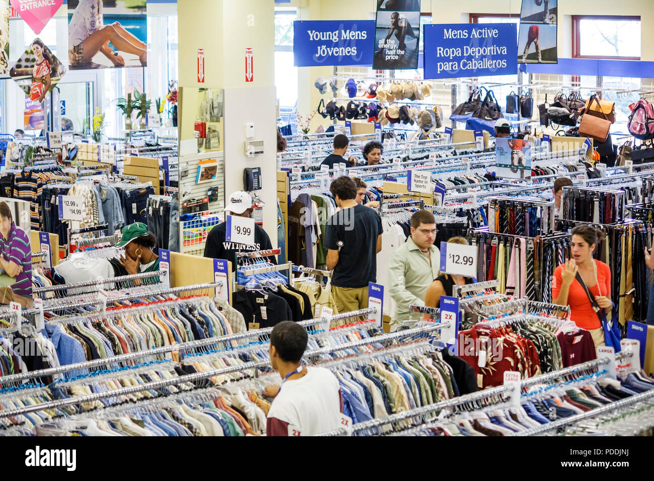 Clothing marshalls shopping store fotografías e imágenes de alta resolución  - Alamy