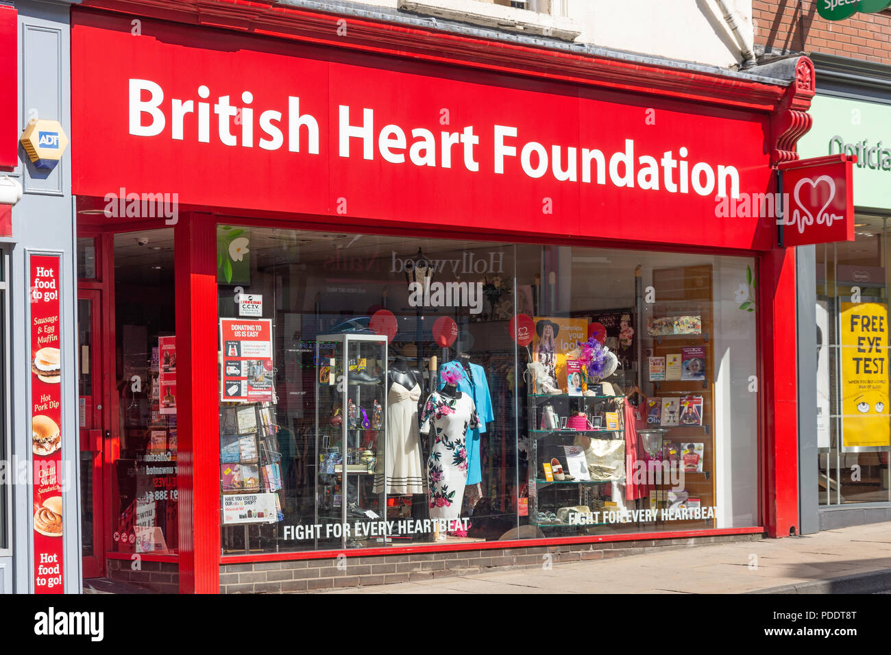 British Heart Foundation tienda benéfica, Front Street, Chester-le-Street, el Condado de Durham, Inglaterra, Reino Unido Foto de stock