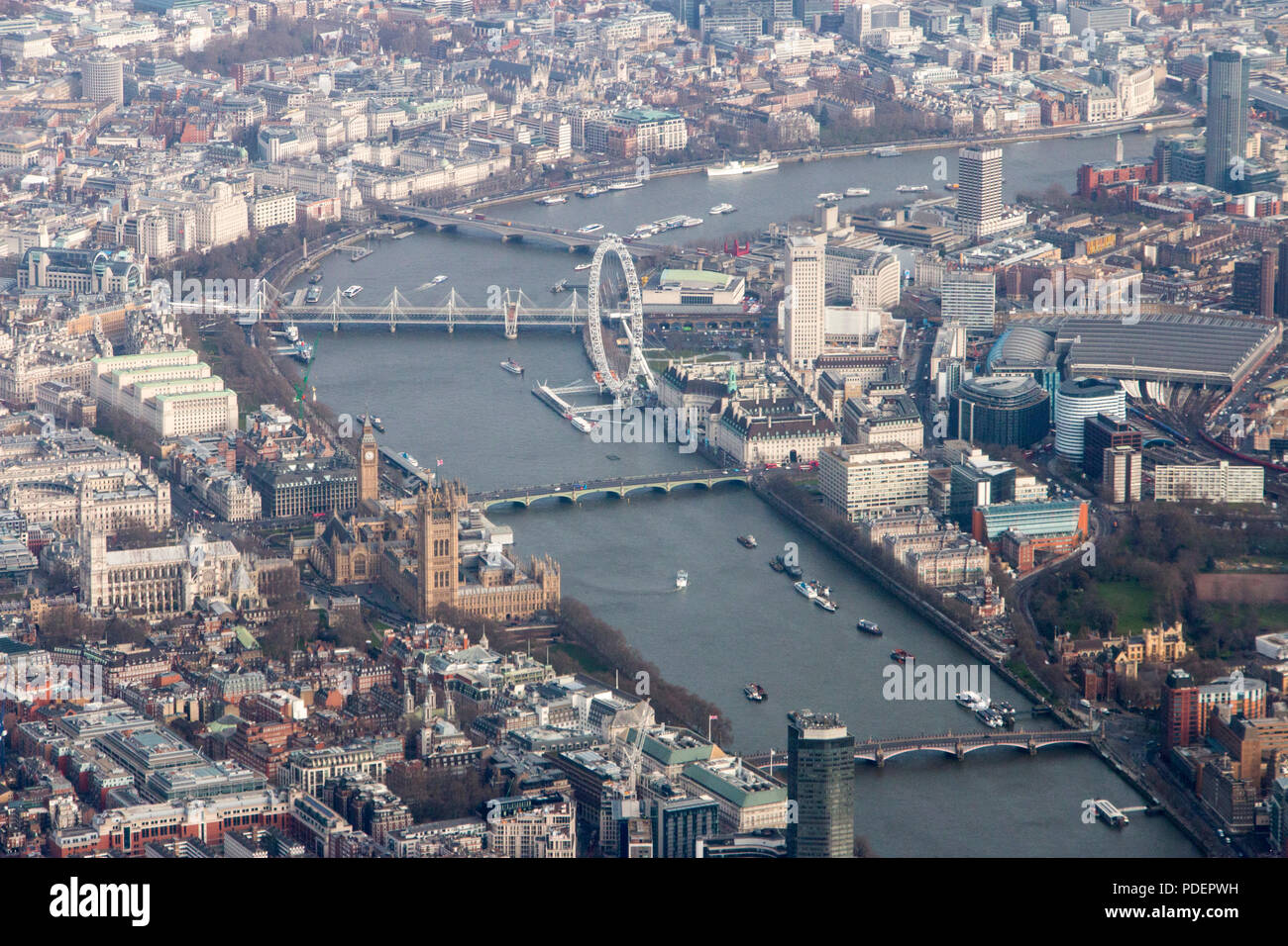 Vista aérea del centro de Londres, el Río Támesis, el London Eye y los
