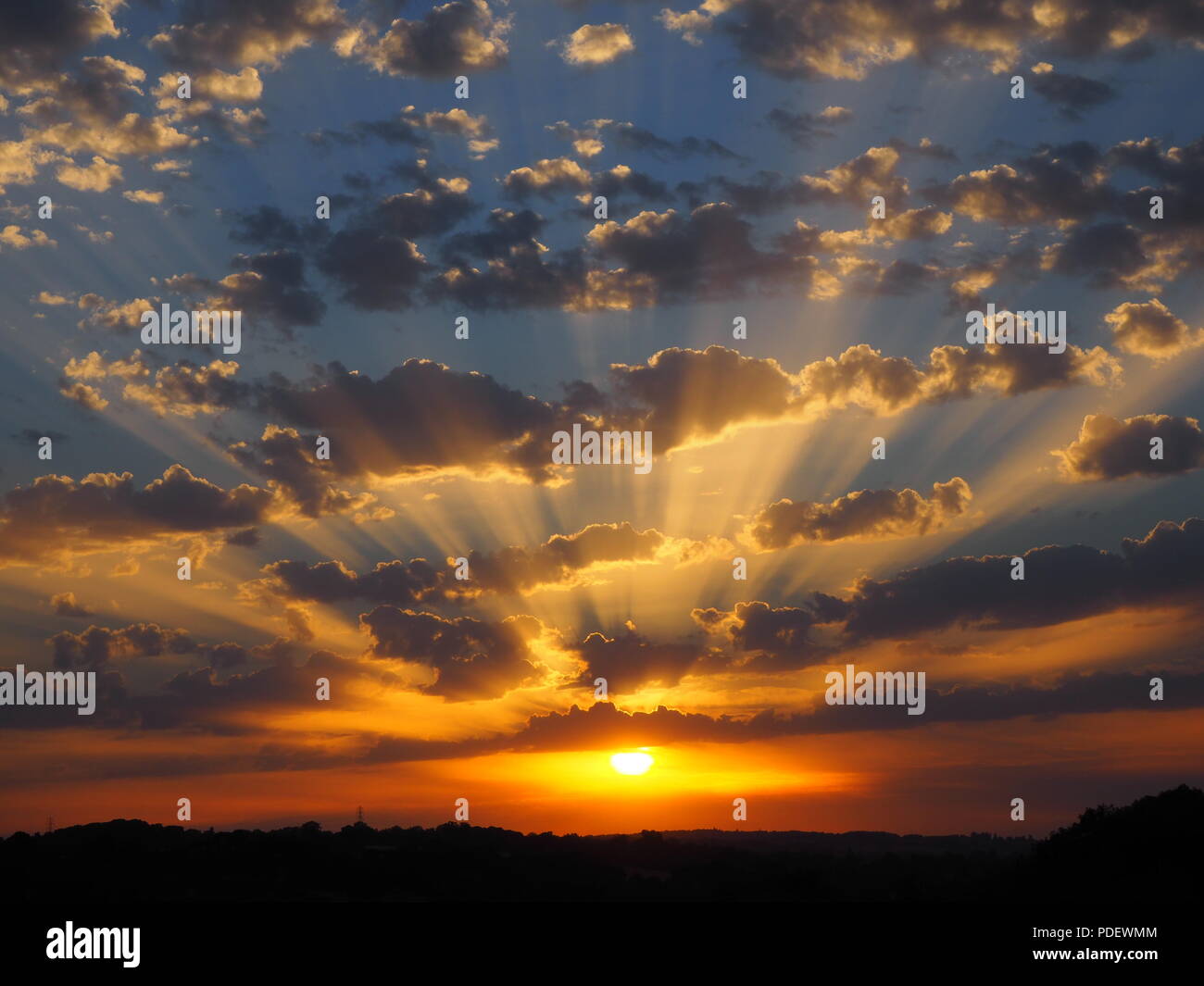 Rayos crepusculares fotografías e imágenes de alta resolución Alamy