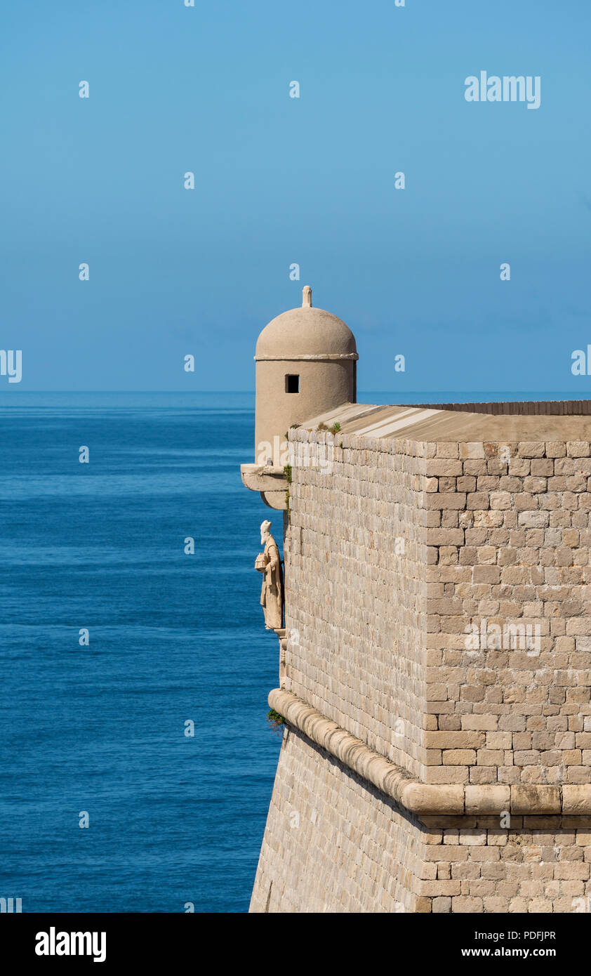 Detalles sobre las murallas de la ciudad, en el casco antiguo de Dubrovnik. Foto de stock