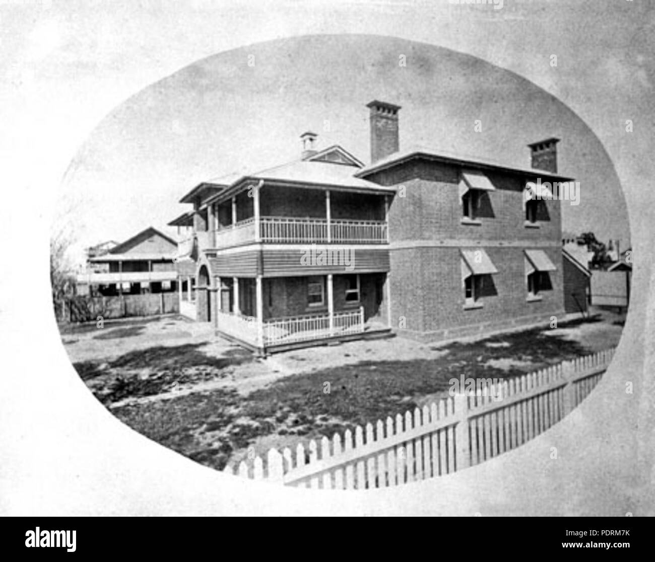 108 Archivos del Estado de Queensland 2681 Comisaría Bundaberg c 1890 Foto de stock