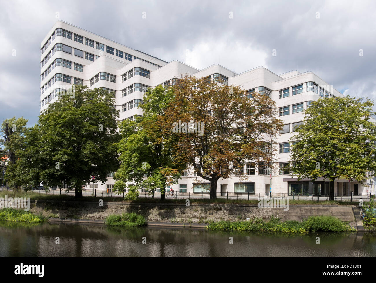 Berlín Tiergarten, Fassade zum Landwehrkanal Foto de stock
