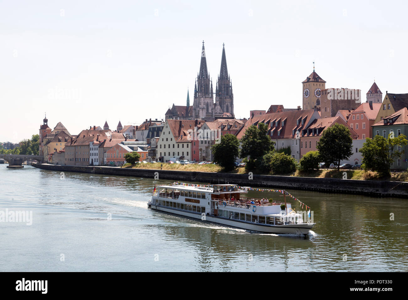 Blick über die Donau auf die Altstadt von Nordwesten Foto de stock