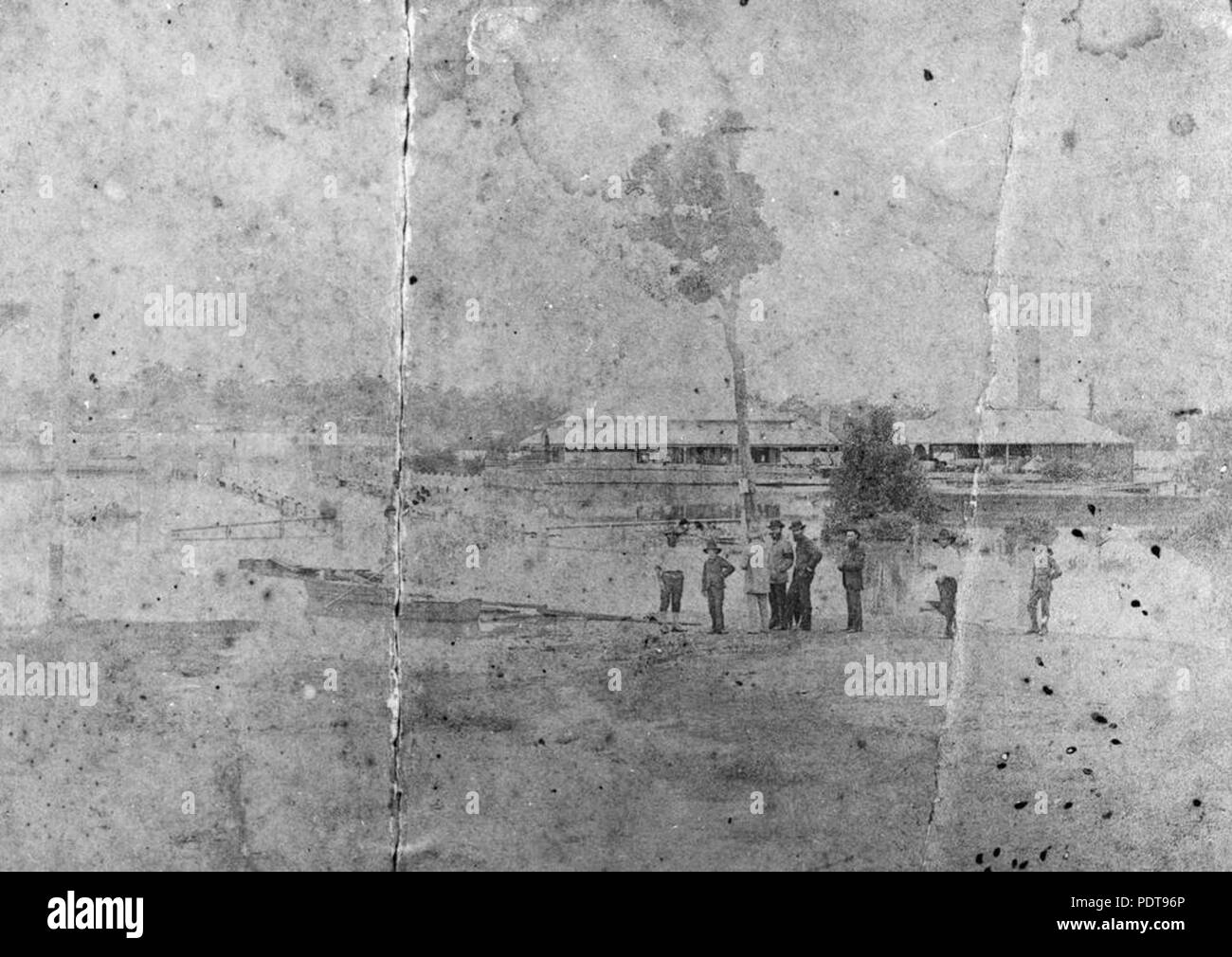 264 1 391289 StateLibQld Bourbong Street mostrando el gas funciona durante las inundaciones de 1890 Foto de stock