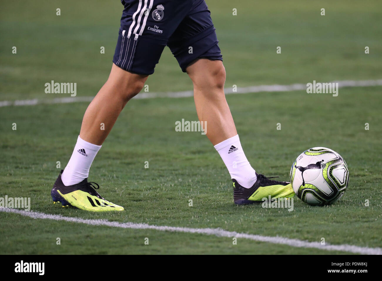 EAST Rutherford, Nueva Jersey - Agosto 7, 2018: jugador profesional de fútbol lleva tacos Adidas durante el Real Madrid vs Roma juego en la Copa ICC 2018 Fotografía de stock - Alamy