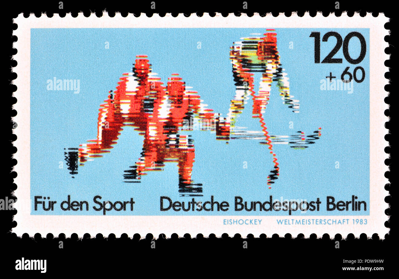 Sello postal alemán (Berlín, 1983) : "Fur den Deporte" (caridad sello sport) financiación de hockey sobre hielo. Foto de stock