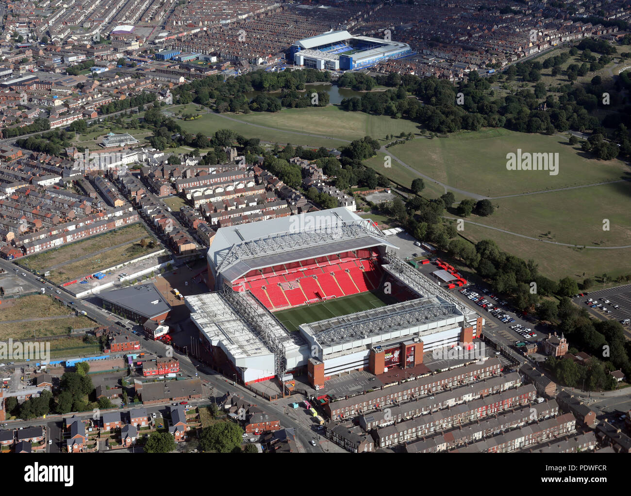 Vista aérea del Liverpool FC Anfield & Everton Goodison Park estadios de fútbol, Inglaterra Foto de stock