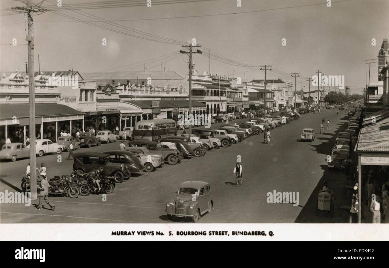 252 1 231257 StateLibQld Bourbong Street, Bundaberg, ca. 1951 Foto de stock
